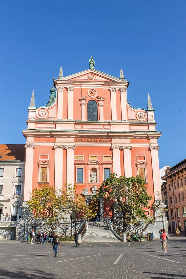 As the capital city of Slovenia, Ljubljana makes for a natural stop on your Slovenia itinerary. With its pretty pastel buildings, castle, dragon bridges, and small citycharm, Ljubljana belongs on any travelers to-see list. #ljubljana #slovenia#europe #travel #city