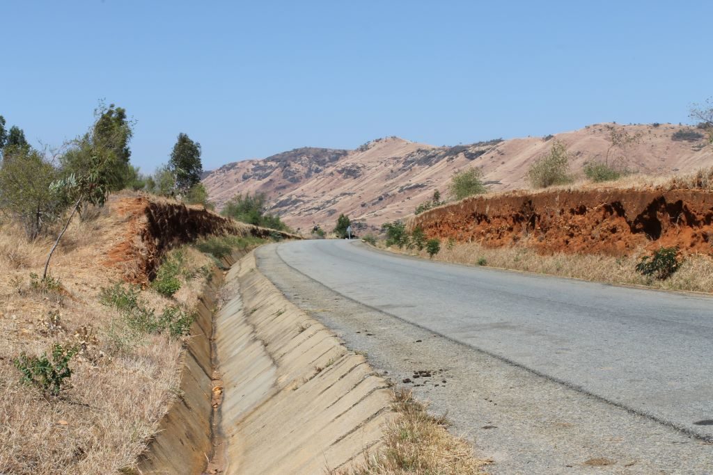 Road in southwestern Madagascar, the R7