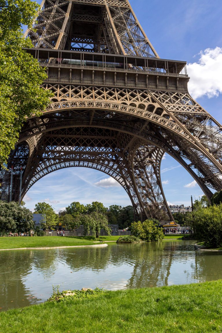 Guide to Visiting the Eiffel Tower: Summer vs Winter