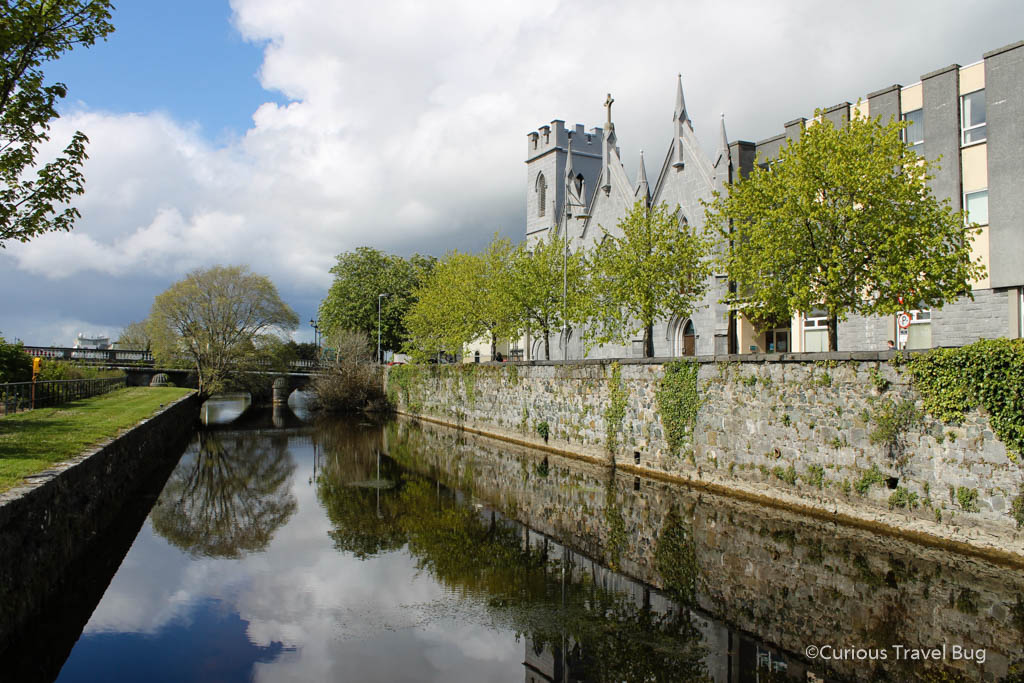 The River Corrib in Galway is nice for a walk. This is the Salmon Weir Bridge, the oldest surviving bridge in Galway across the River Corrib.