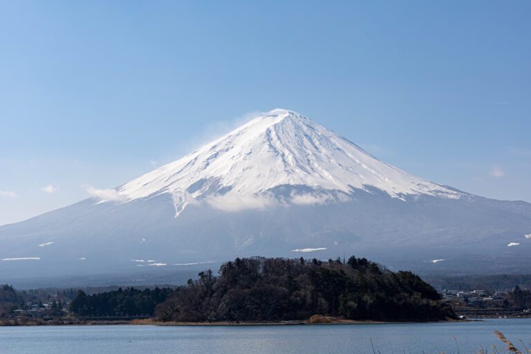 Visit Mount Fuji as a day trip from Tokyo and see all of the best scenic views including from Lake Kawaguchiko and Oishi Park and Chureito Pagoda