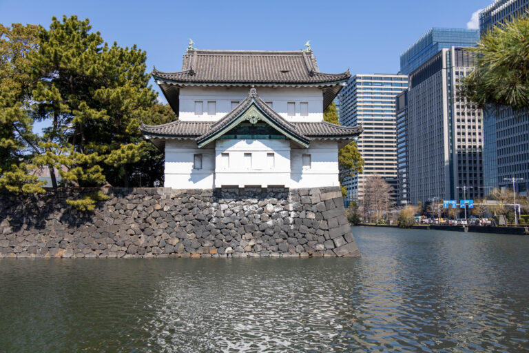 This 5 day Tokyo Itinerary has everything you need to plan the perfect vacation. Featured here is the Tokyo Imperial Palace